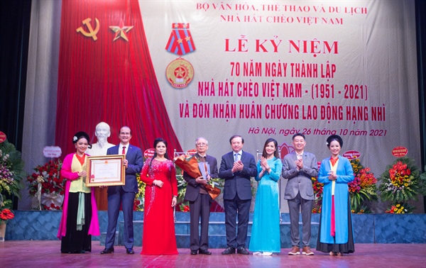 Nhà hát Chèo Việt Nam kỷ niệm 70 năm ngày thành lập và đón nhận Huân chương Lao động hạng Nhì